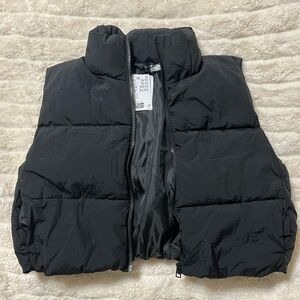 Divided H&M Women's Cropped Black Puff Vest Medium  NWT